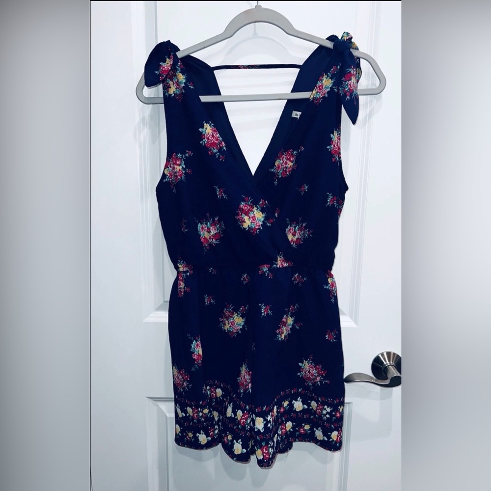 Miami Woman’s Navy Blue Floral Sleeveless Romper Size Small